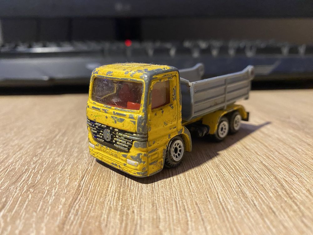 Mercedes Actros Maisto