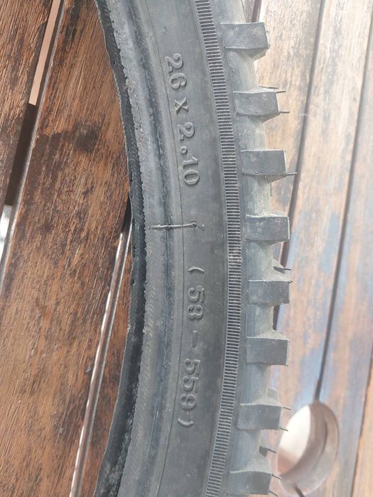 Opona 26 x 2.1 Vee Rubber