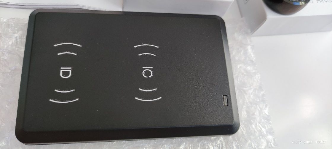 Obrączka smart ring stacja do dekodowania i kodowania