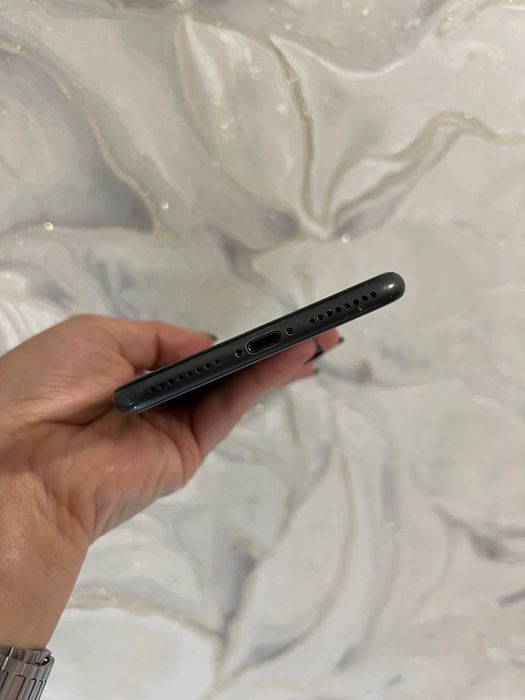 Телефон iPhone 8plus 64
