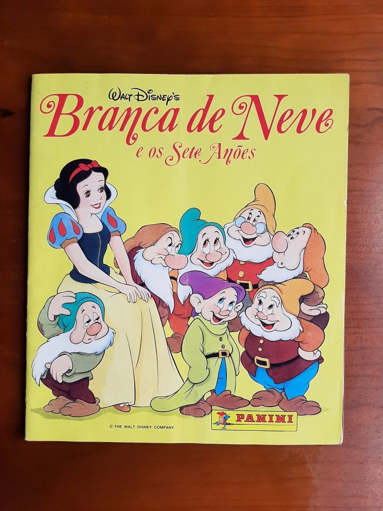 Caderneta de cromos Panini Branca de Neve e os Sete Anões incompleta