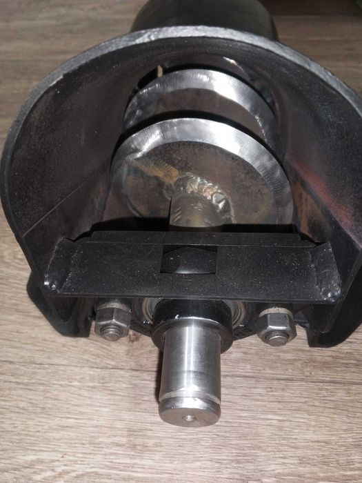 Ріжучий модуль шнекового подрібнювача гілок.