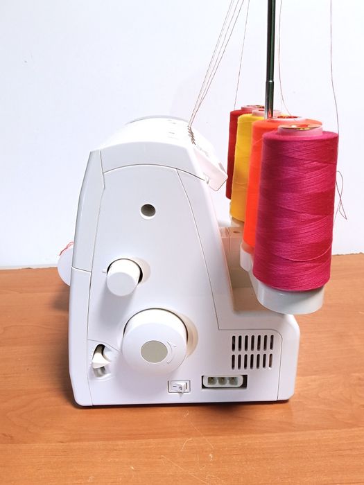 Оверлок Singer Легендарная фирма веников не вяжет