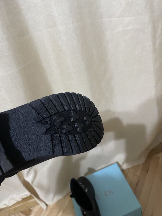 Новые ботинки на массивной подошве 40 размер