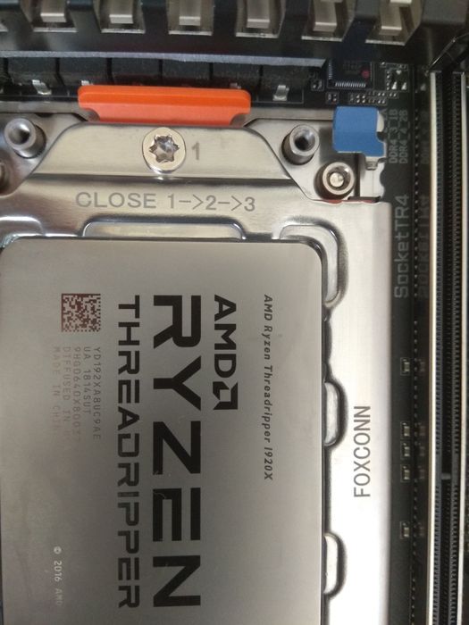 AMD Thredripper 1920x (комплект: процессор, материнская плата и кулер)