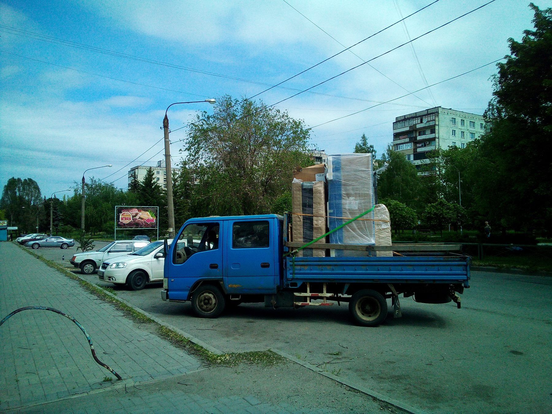 Грузоперевозки 2т, грузчики, квартирные переезды.