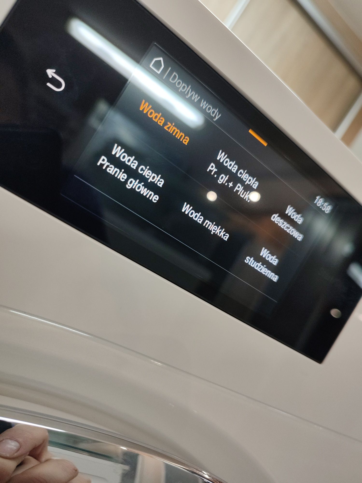 Pralka Miele Najwyzszy model WWV 980 Passion na cieplą i zimną wode.