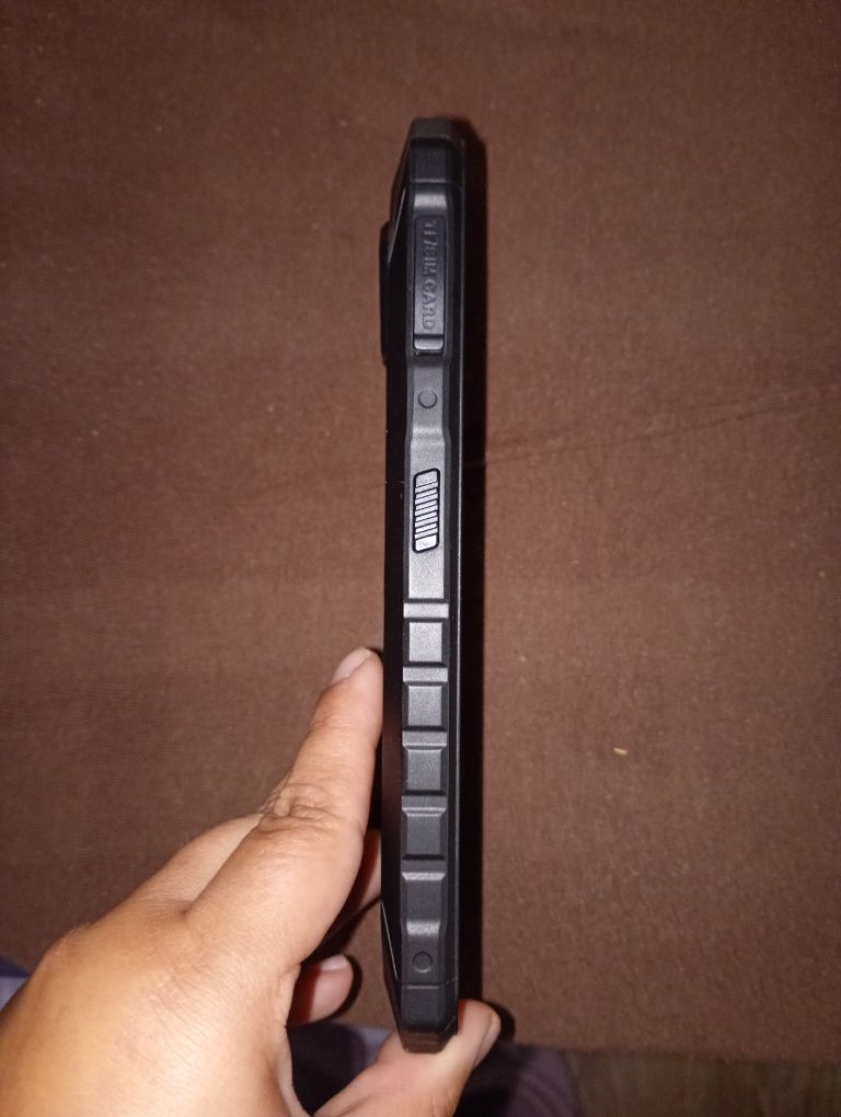 Smartfon Hammer Iron V
