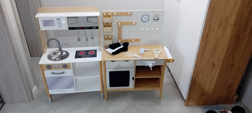 Drewniana kuchnia + drewniany warsztat + zestaw naczyń