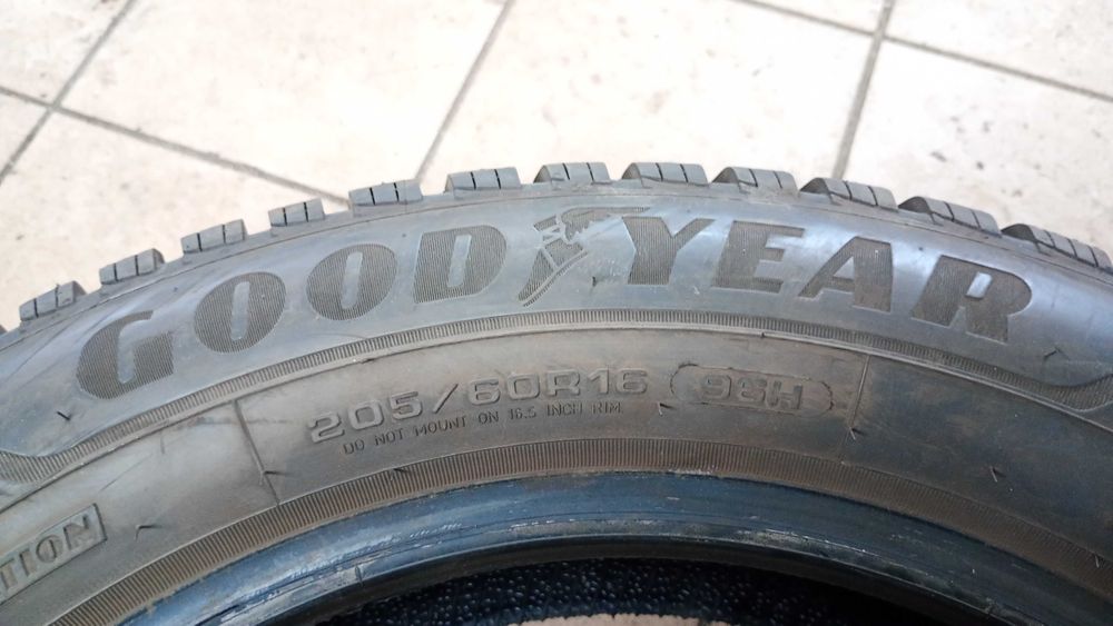 2x 205/60R16 Goodyear UltraGrip 9+ Zima Używane Siedlce