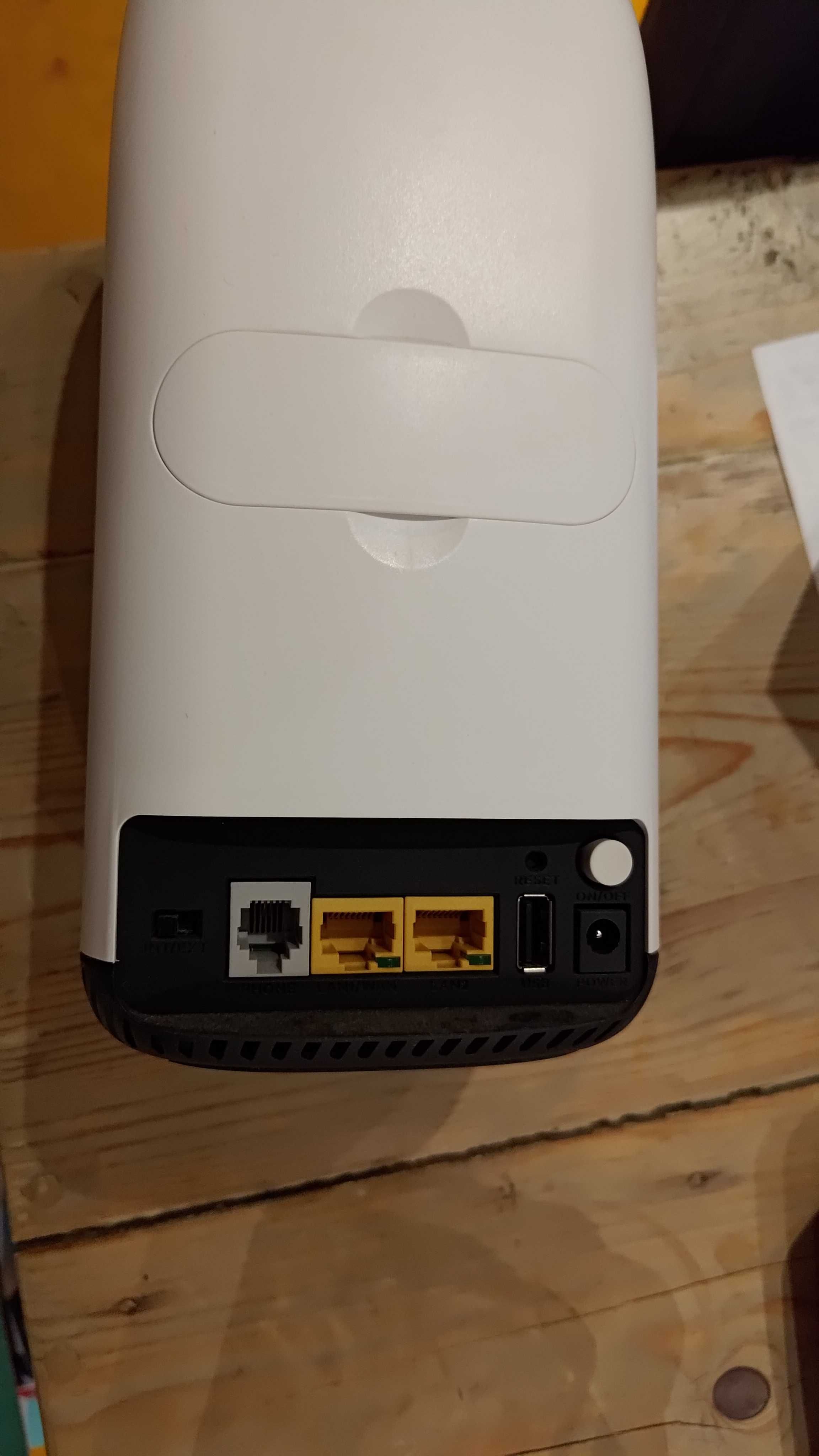 Router Zyxel NR5101 - modem 5G/ router