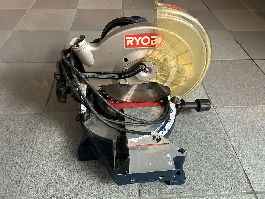 Piła ukośnica RYOBI TS1340 (uszkodzona / nieznany stan)