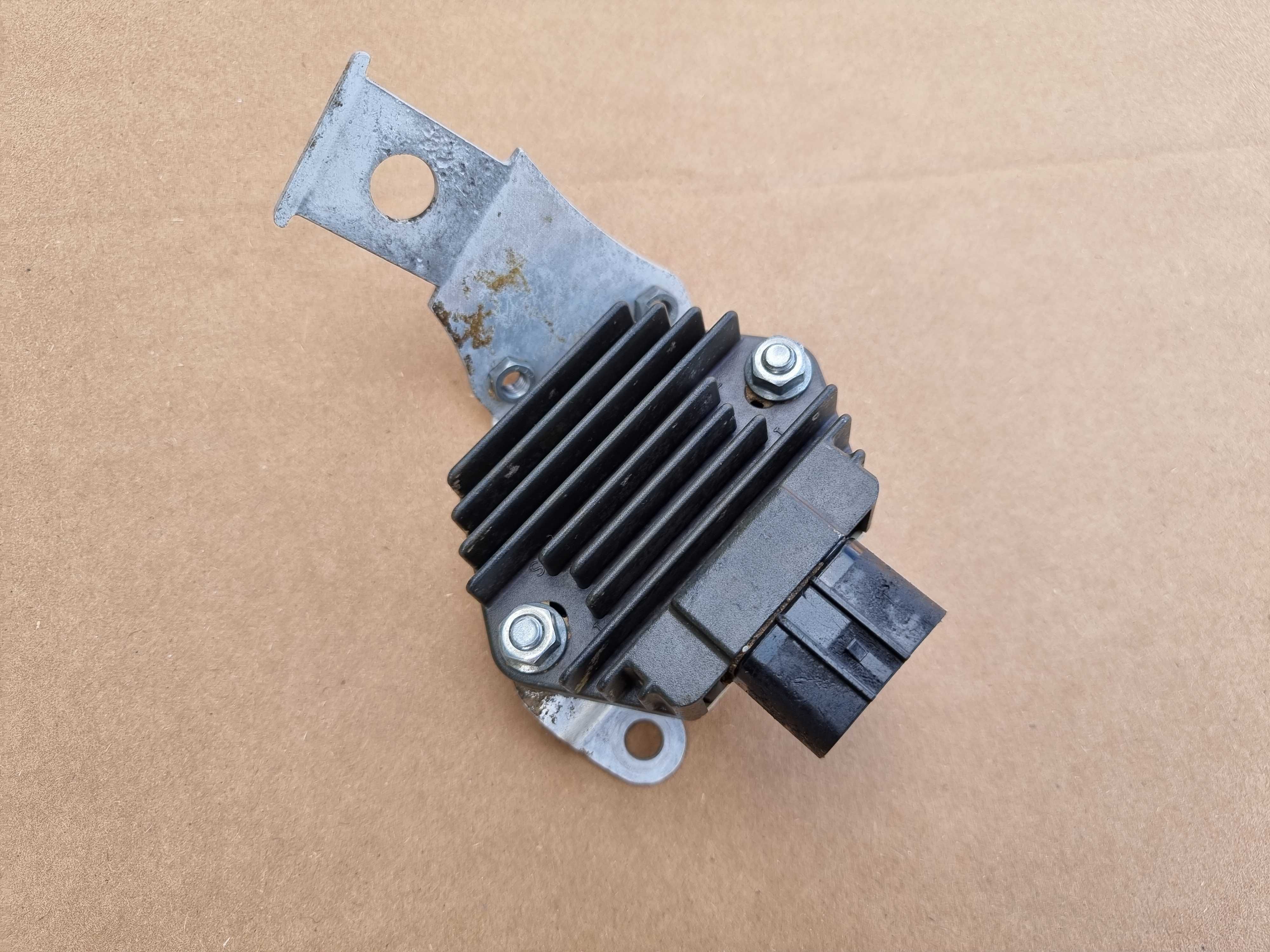 Regulator napięcia kostka Honda CRF 250 r. 10-12 stan BDB oem