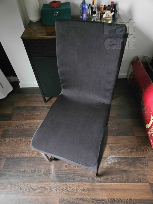 Czarne uniwersalne elastyczne pokrowce na krzesła 4 sztuki komplet