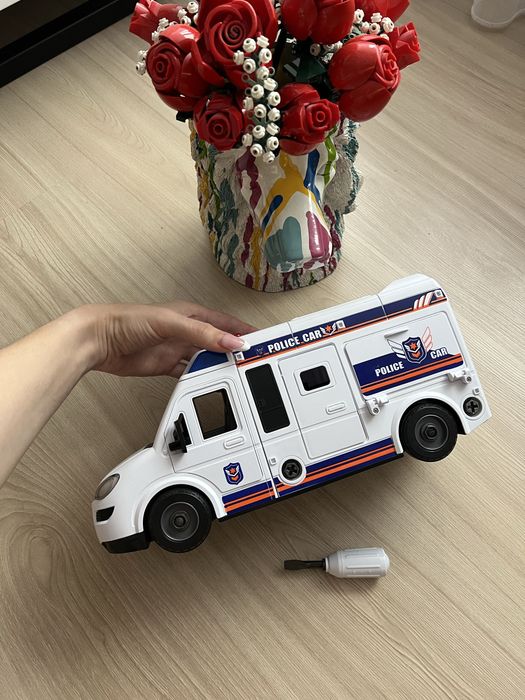 Auto policyjne karetka ze śrubami do rozkręcania, zestaw mechanika