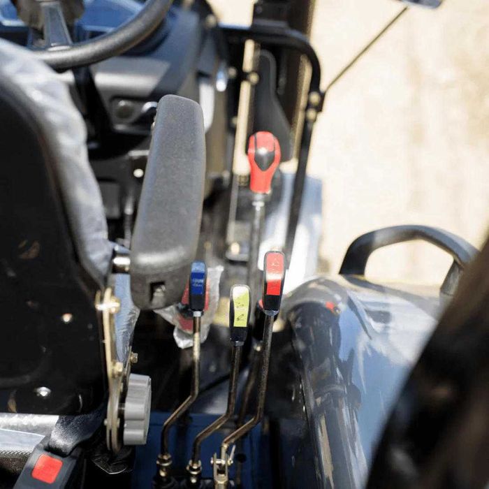 Мінітрактор СКАУТ ТЕ-504 з дашком на 50 сил (АКЦІЯ - 9099$ )