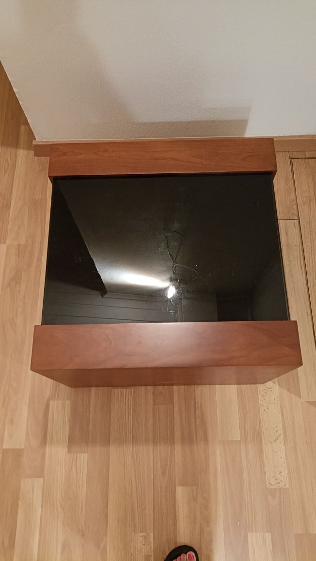 Mesa de canto em madeira de cerejeira