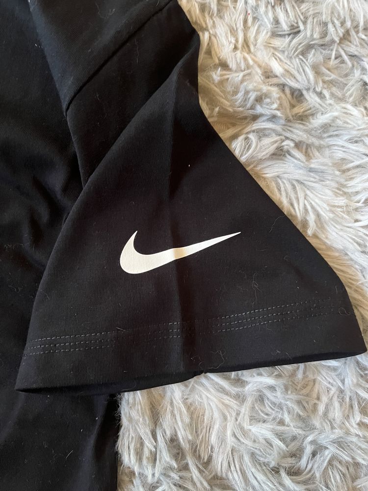 Czarna koszulka nike