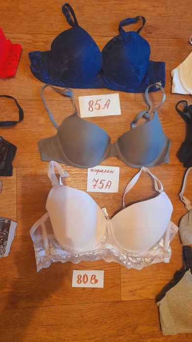 Бюстгалтеры разные.