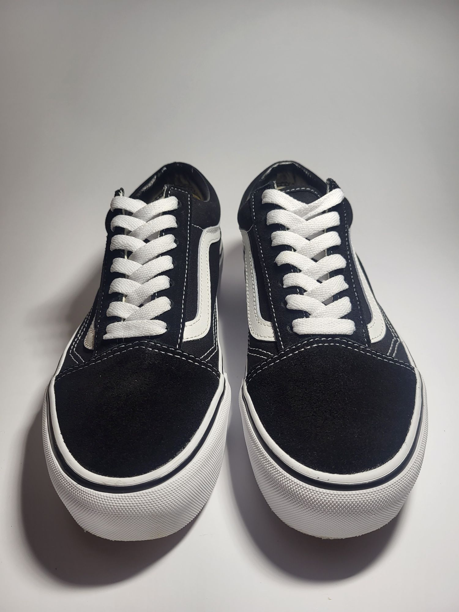 Кросівки Vans Old Skool Platform, у чорному кольорі.