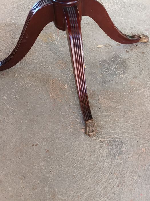 Stól Okrągły Antyk na lwich lapach