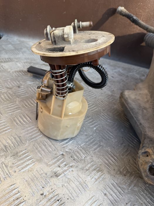 Колба насос в бак рено меган 2000год renault megane