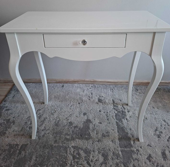 Sprzedam stolik - toaletkę.