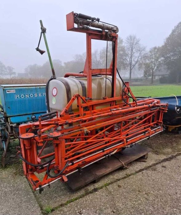 Opryskiwacz 12m 600L Douven hydrauliczny