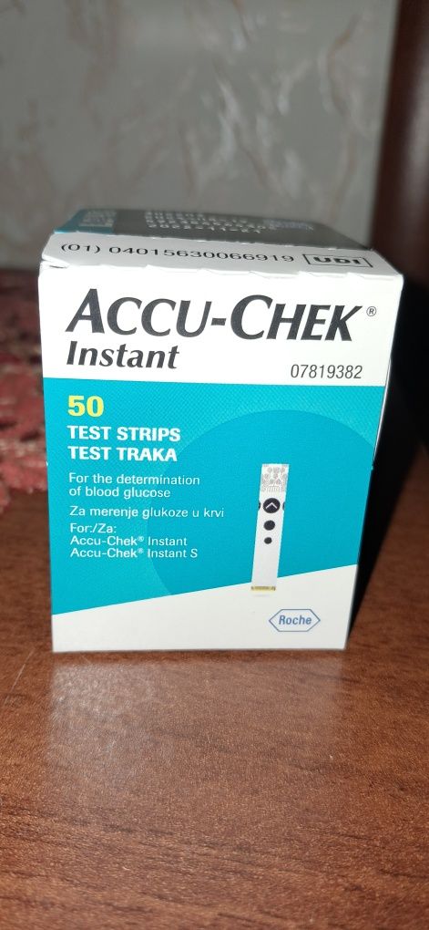 Тест-смужки для визначення рівня глюкози у крові Accu-Chek Instant