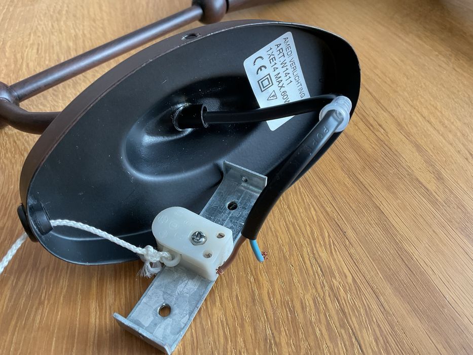 Kinkiety metalowe ze szklanym kloszem (cena za dwie lampy)