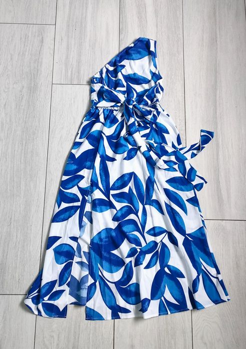 Sukienka midi z rozcięciem na jedno ramię z wiązaniem S 36