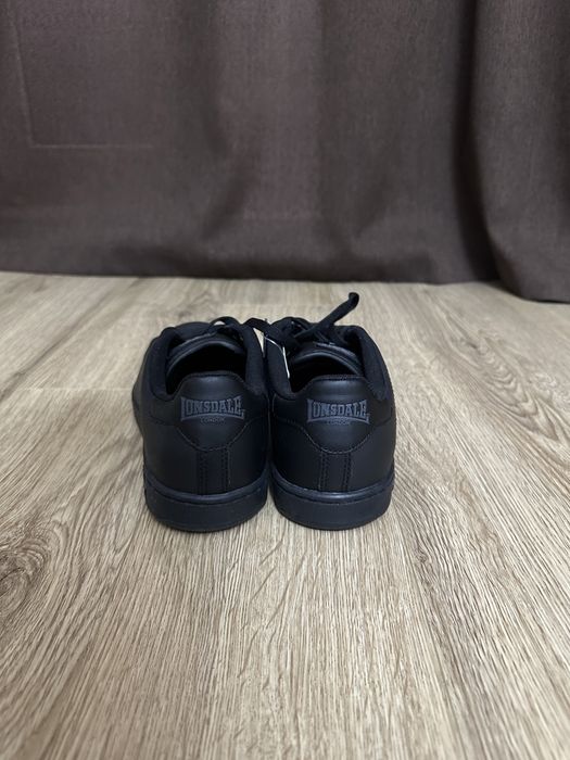 Продам шкіряні кррсівки Lonsdale