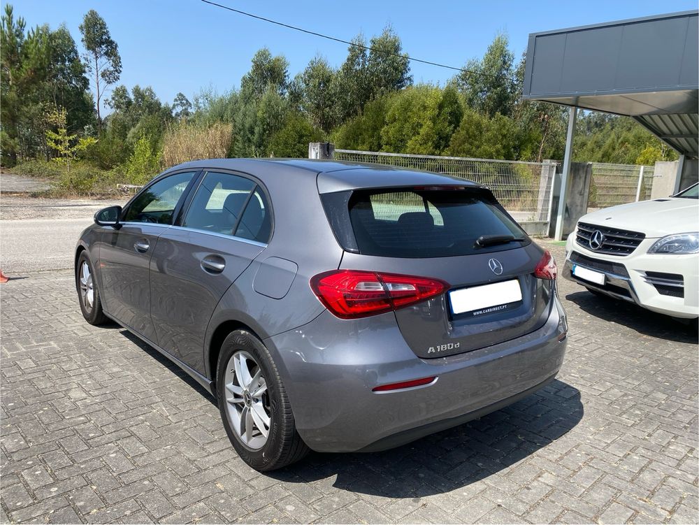 Mercedes-Benz A 180D Auto - NACIONAL - 123 mil kms