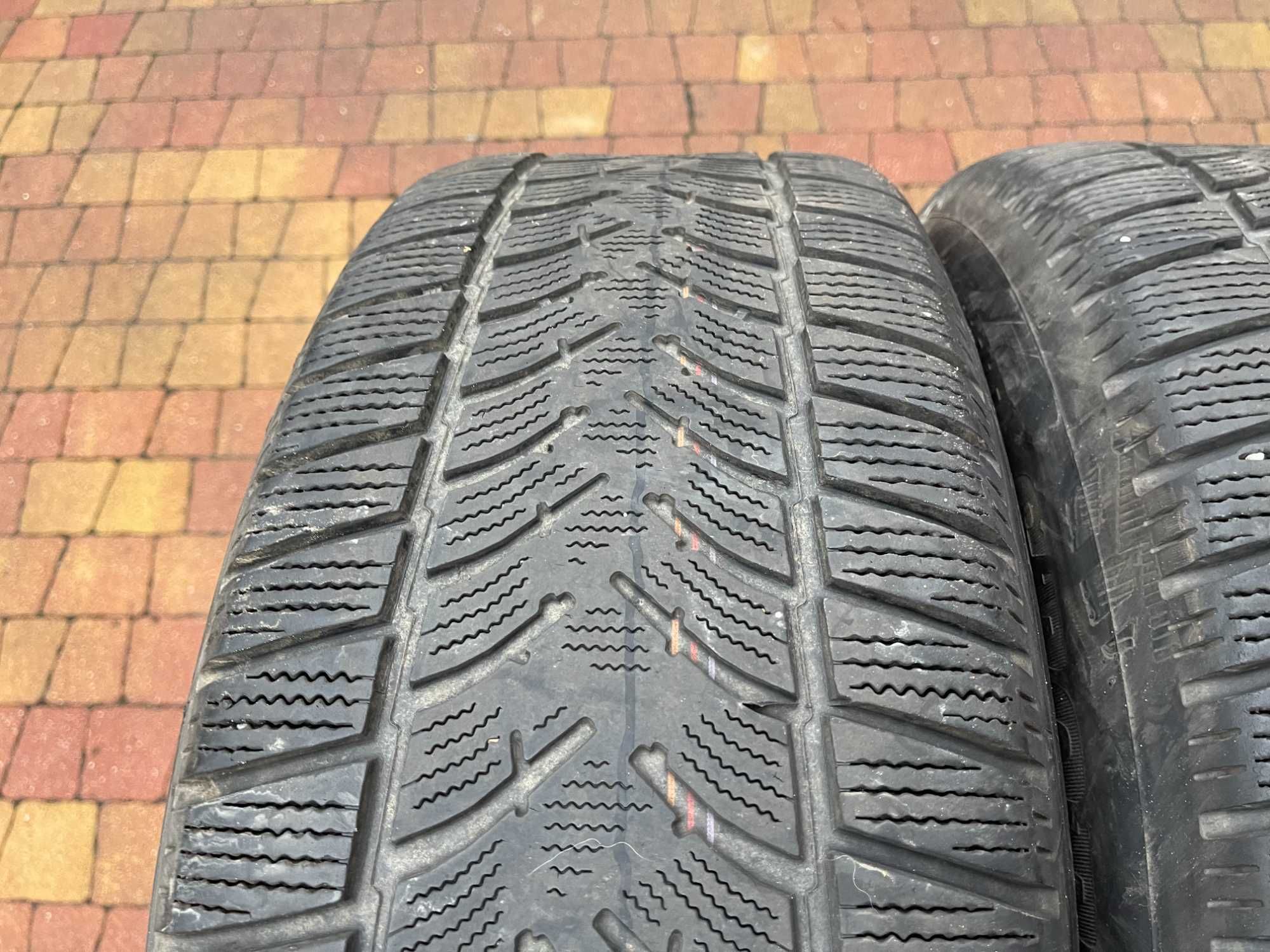 3670. Opony zimowe 235/60/18 Dunlop 2022r 4.5mm cena za 2szt