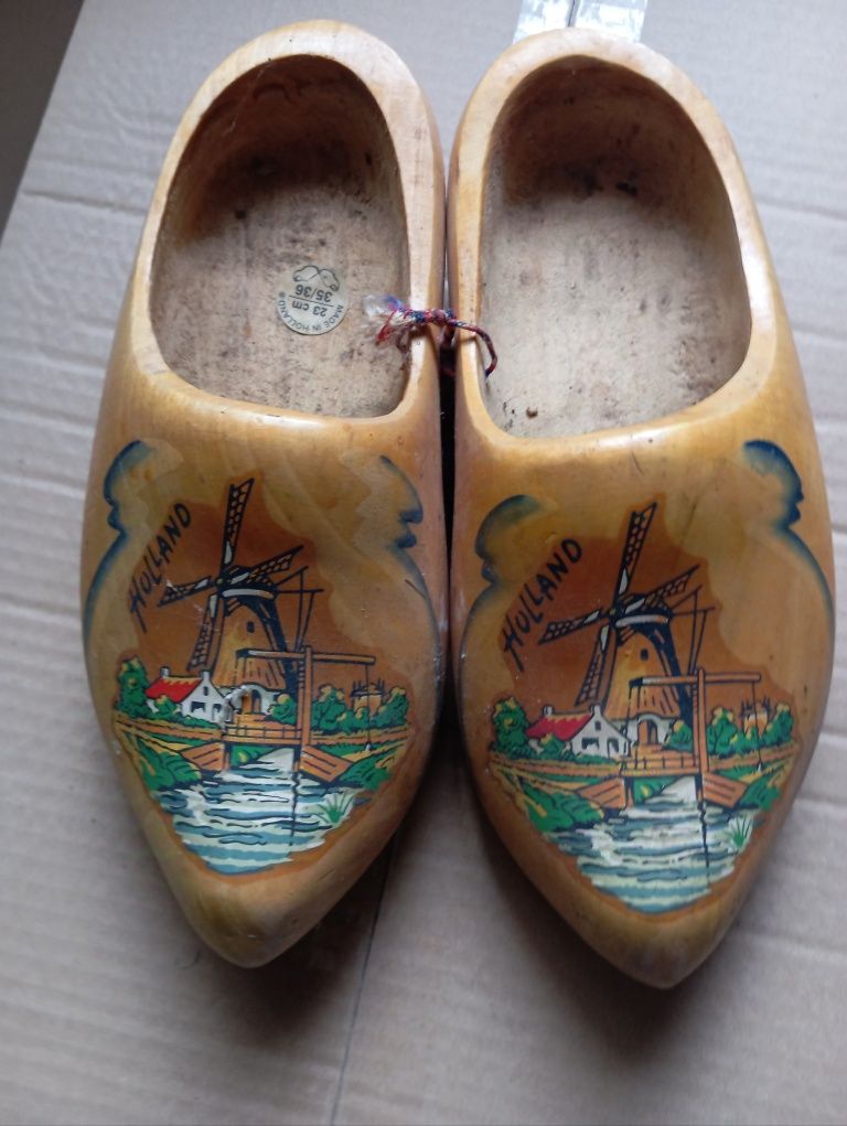 Tamancos de madeira