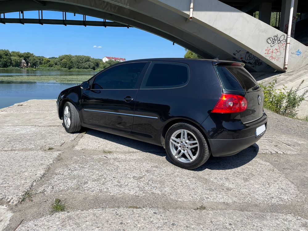Продам VW Golf 5 1.6MPI 2005р