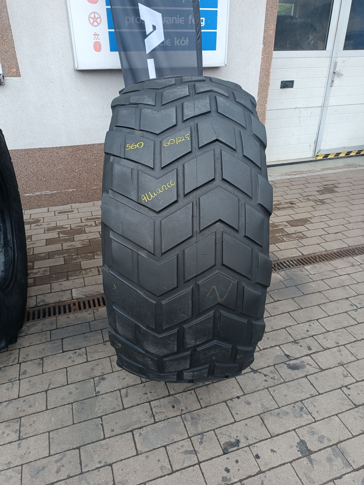 560/60R22.5  Alliance Flotation Radial A-380  560/60-22.5