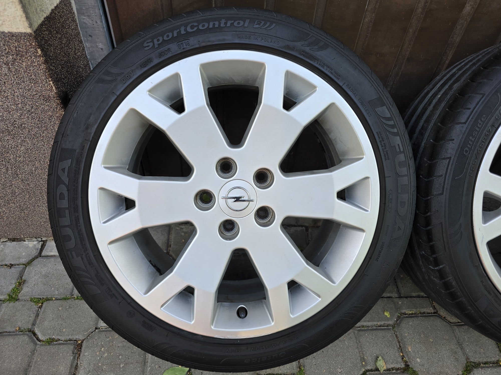 Felgi z oponami 225/45R17 Opel Vectra C GTS 5x110 Zafira Astra Meriva