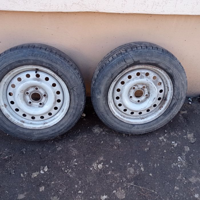 Резина 195/65 r15 на дисках 5/108 від волги нива