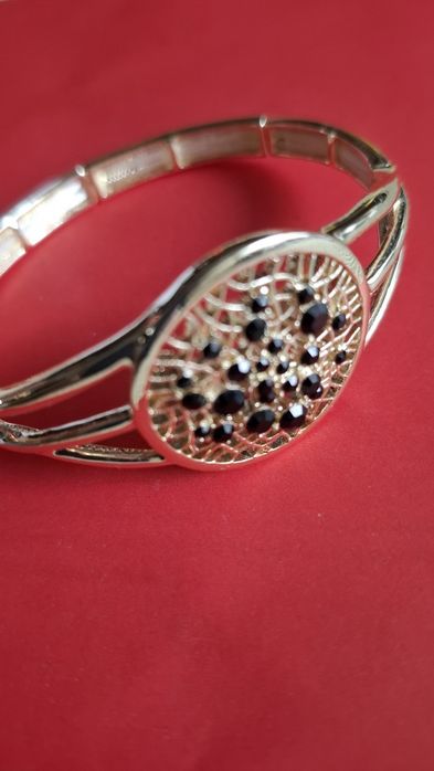 Bransoletka z czarnymi kryształkami