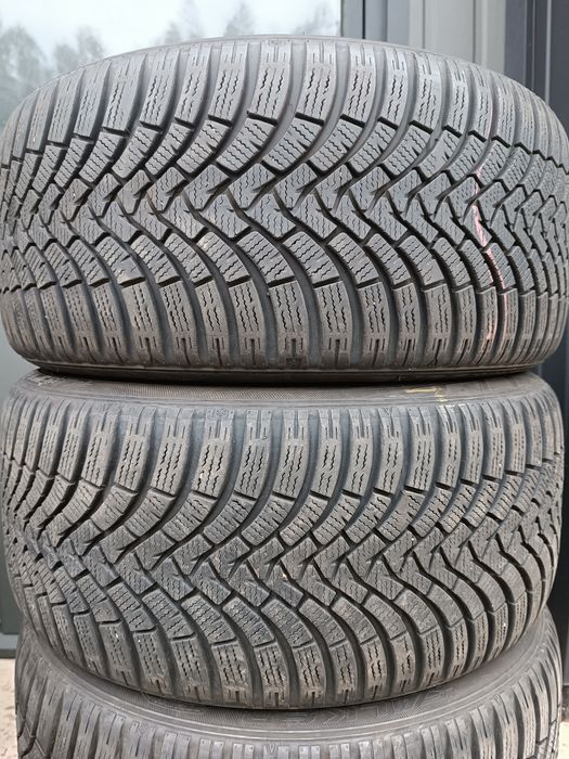 Зимові шини 245/40/18 Falken EuroWinter HS01