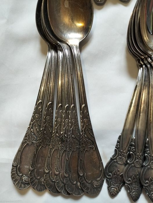 Столові прибори мельхіор.