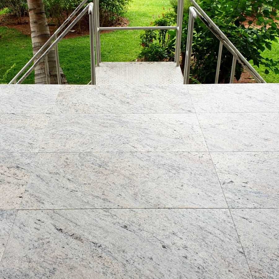Stopień granitowy Cielo de Marfil leather 150x33x2 cm Schody Granitowe