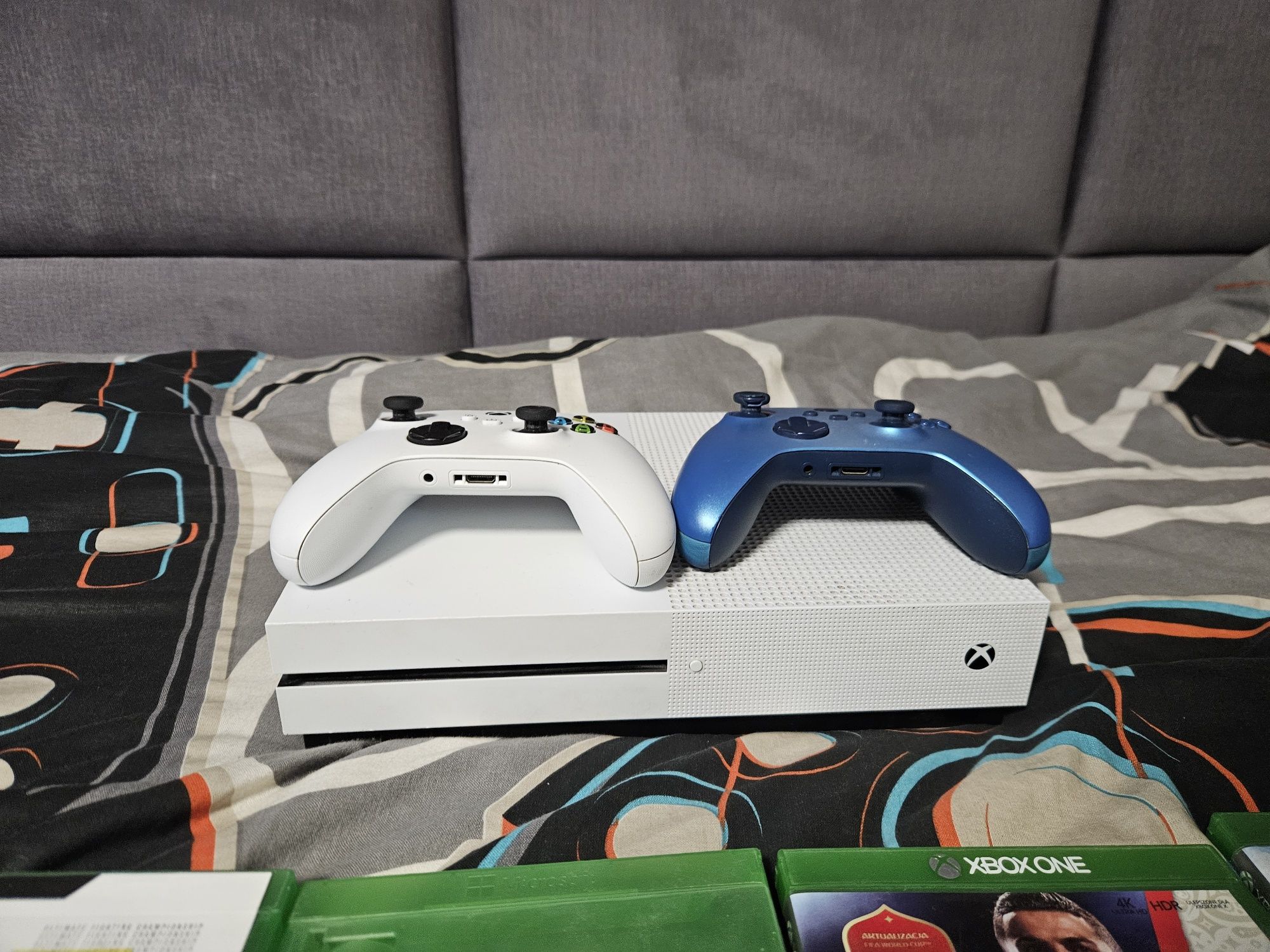 Sprzedam!! Konsole XBOX ONE S Z 2 PADAMI Z SERI SERIES  i 20 grami