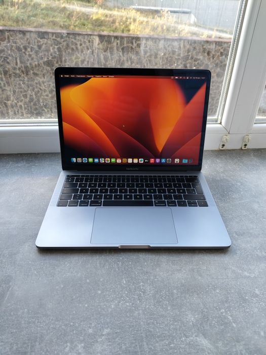 Ноутбук macbook pro 13 2017 i7  16/256  A1708