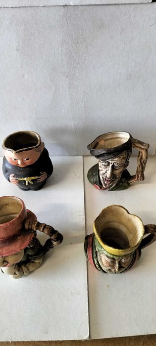 Canecas Antigas de Figuras