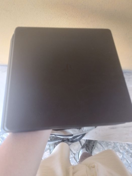 Ps4 com 2 jogos físicos