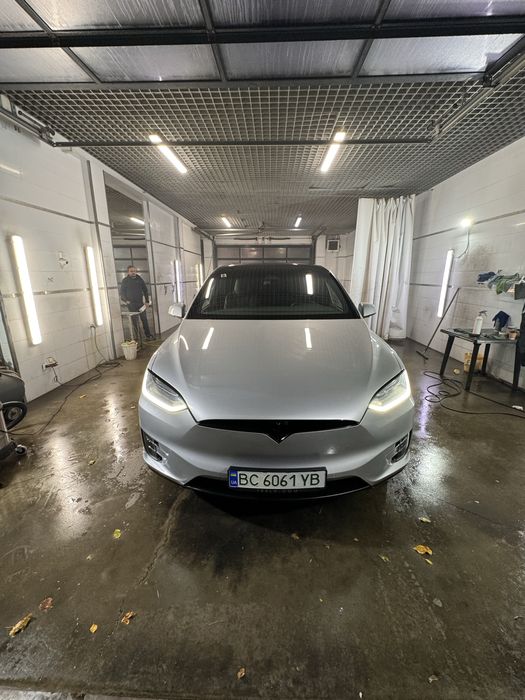 Tesla model X 75d
