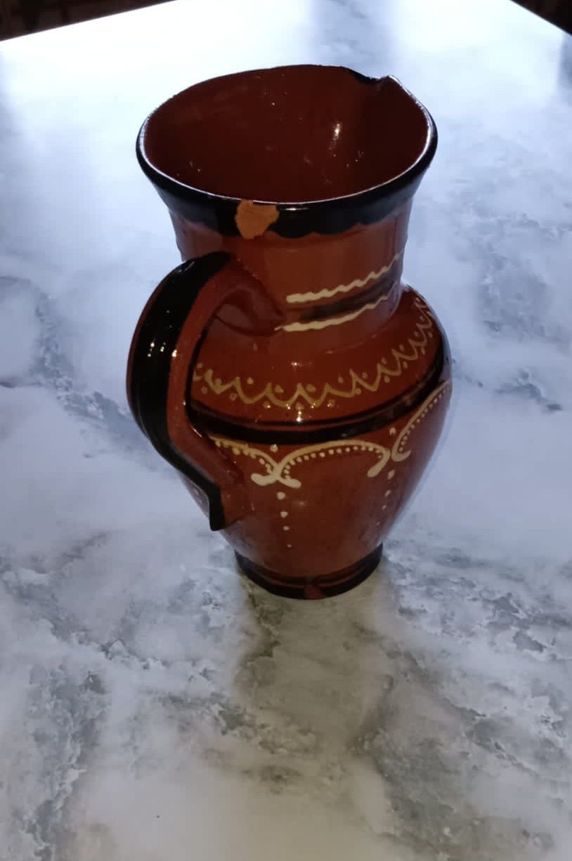 Jarros e caneca de barro