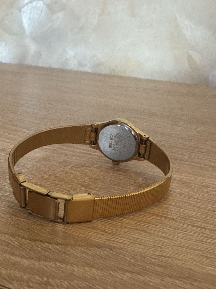 Японские кварцевые часы Seiko